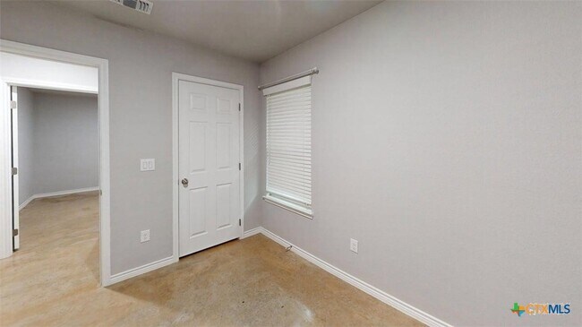 Building Photo - 1204 N 8th St