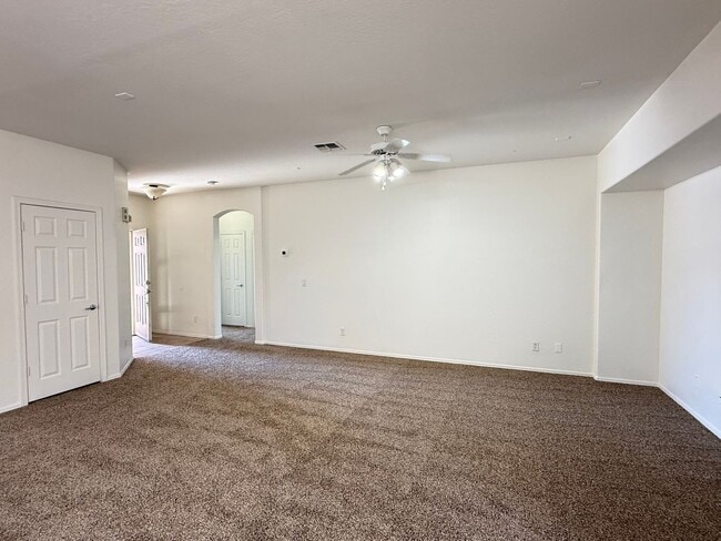 Building Photo - BRAND NEW CARPET 3 Bedroom 2 Bathroom Spacious Floorplan!