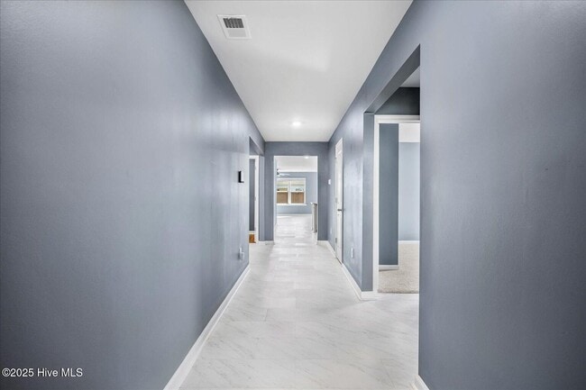 Building Photo - 1618 Raptor Ter NE