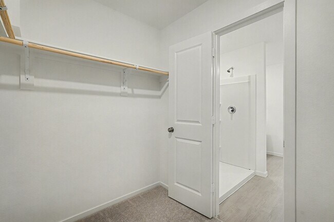 Building Photo - 6315 Linden Leaf Dr