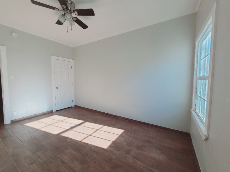 Building Photo - 4147 1/4 Garthwaite Ave