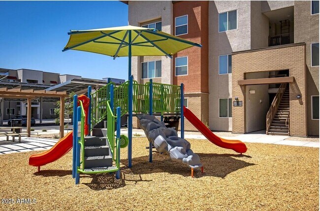 Building Photo - 16965 W Van Buren St