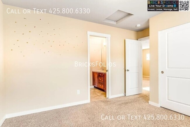 Building Photo - Serenity Meets Smart Living in Redmond Ridge