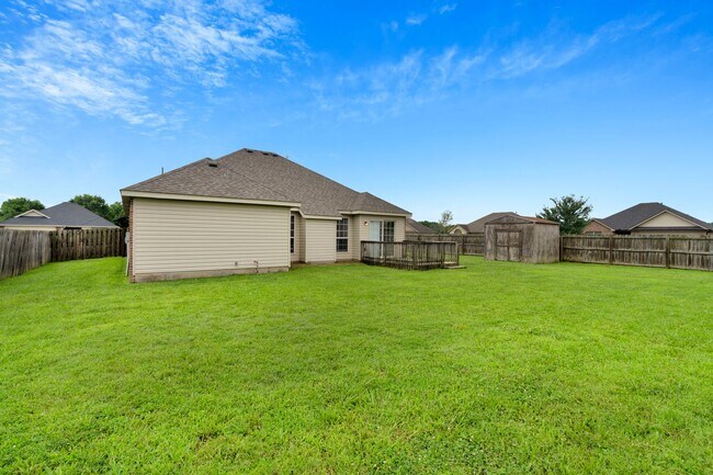 Building Photo - Fresh 3 Bed 2 Bath home in great location!