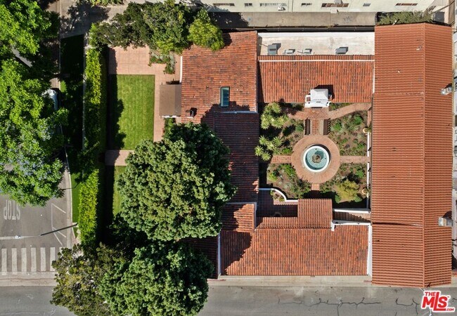 Building Photo - 1302 N Harper Ave