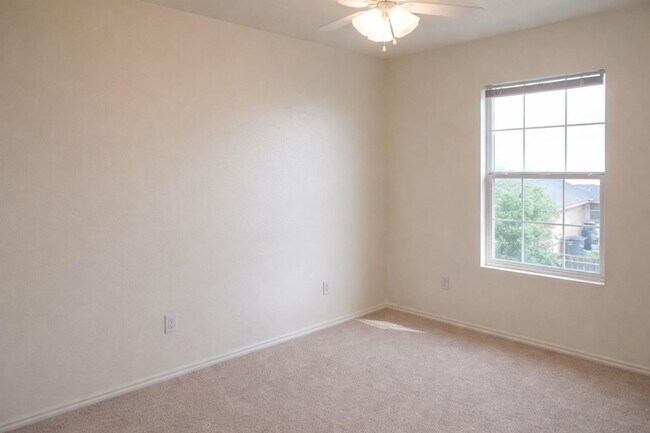 Building Photo - 4001 Nadine Dr