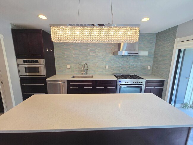 Building Photo - Amenities abound! Spacious, 2-bed & 2.5-ba...