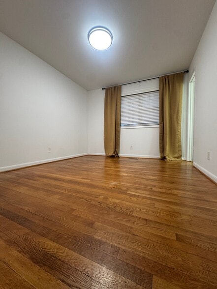 Building Photo - 1216 W Leigh St