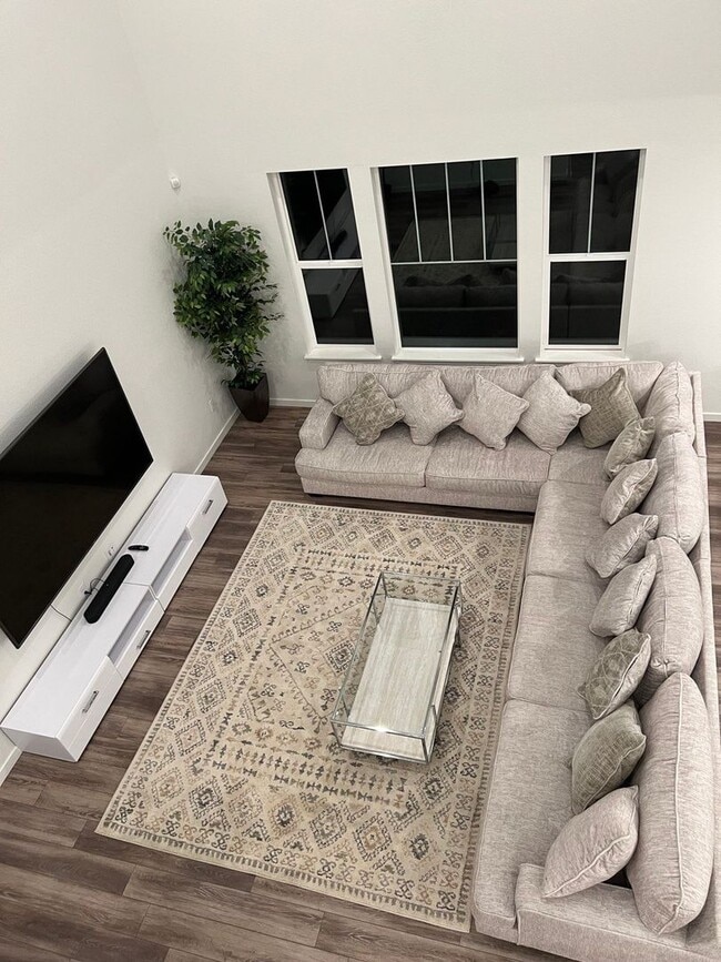 Building Photo - Two Story Home in Reunion