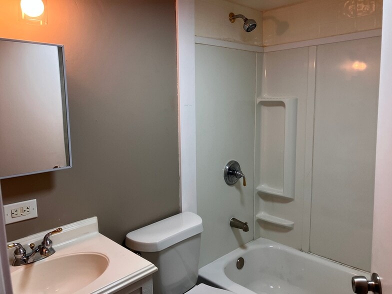 Building Photo - 6480 Medlock Rd