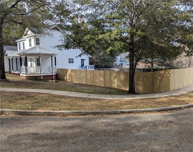 Building Photo - 708 Monarch Dr W