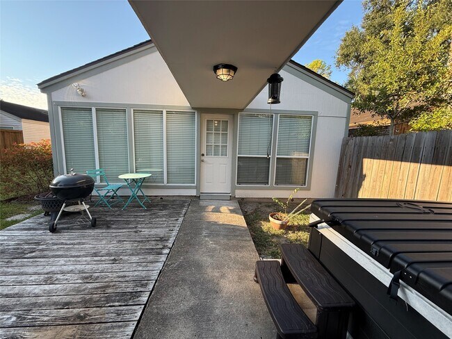 Building Photo - 12800 Briar Forest Dr
