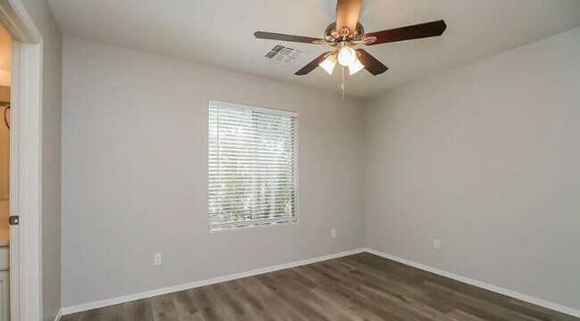 Building Photo - 42275 W Bunker Dr