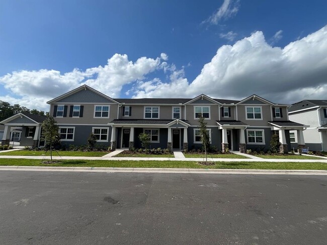 Building Photo - 9815 Walkway Dr