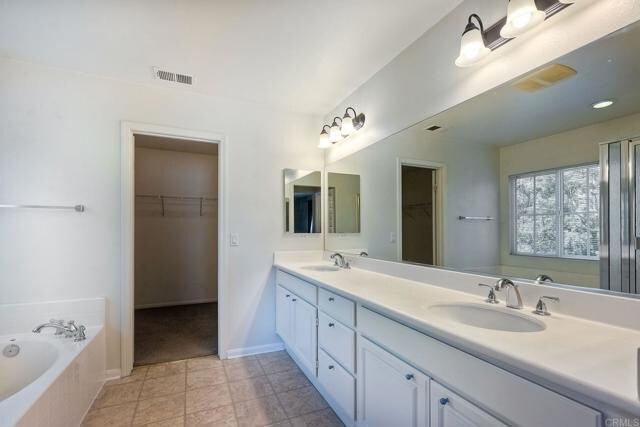 Building Photo - 430 Whitby Gn