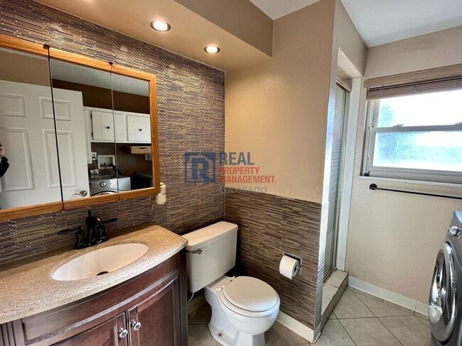 Building Photo - 5070 Montebello Pl