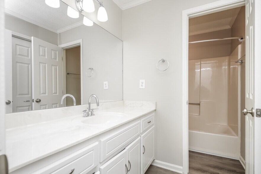 Building Photo - 2405 Glynn Oaks Ct SW