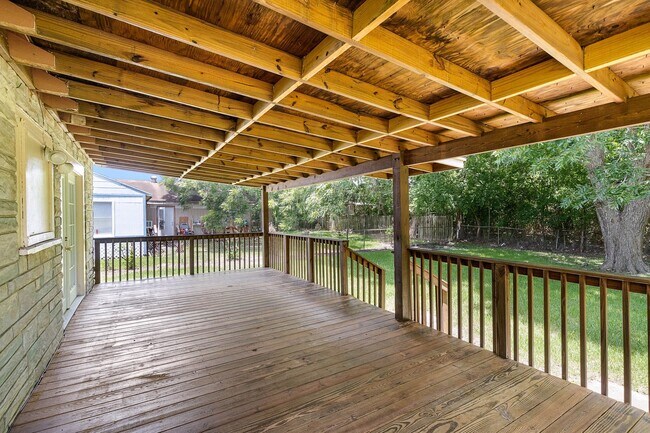 Building Photo - Lovely Brick 3 Bed/1 Bath Home w/ Large Covered Deck Back Porch w/ Fully-Fenced Yard