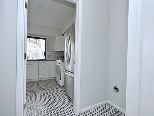 Building Photo - 6501 Highpoint Cove