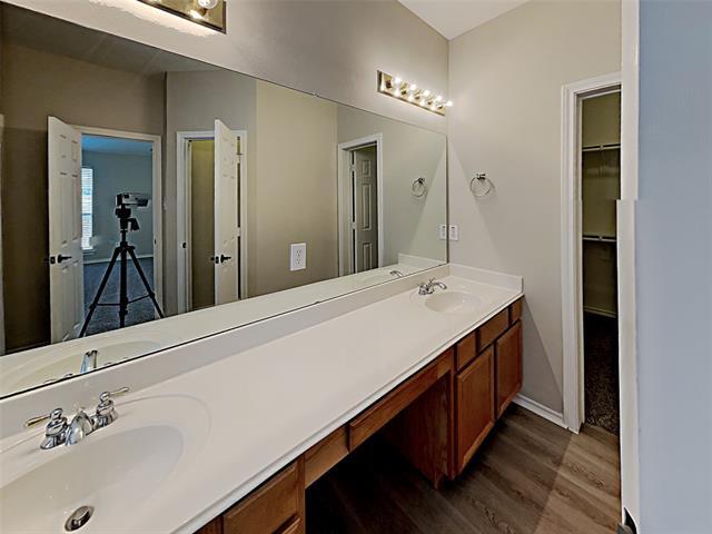 Building Photo - 640 Babbling Brook Dr
