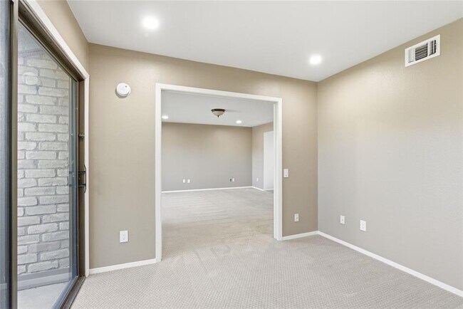 Building Photo - 48 Woodstone Square