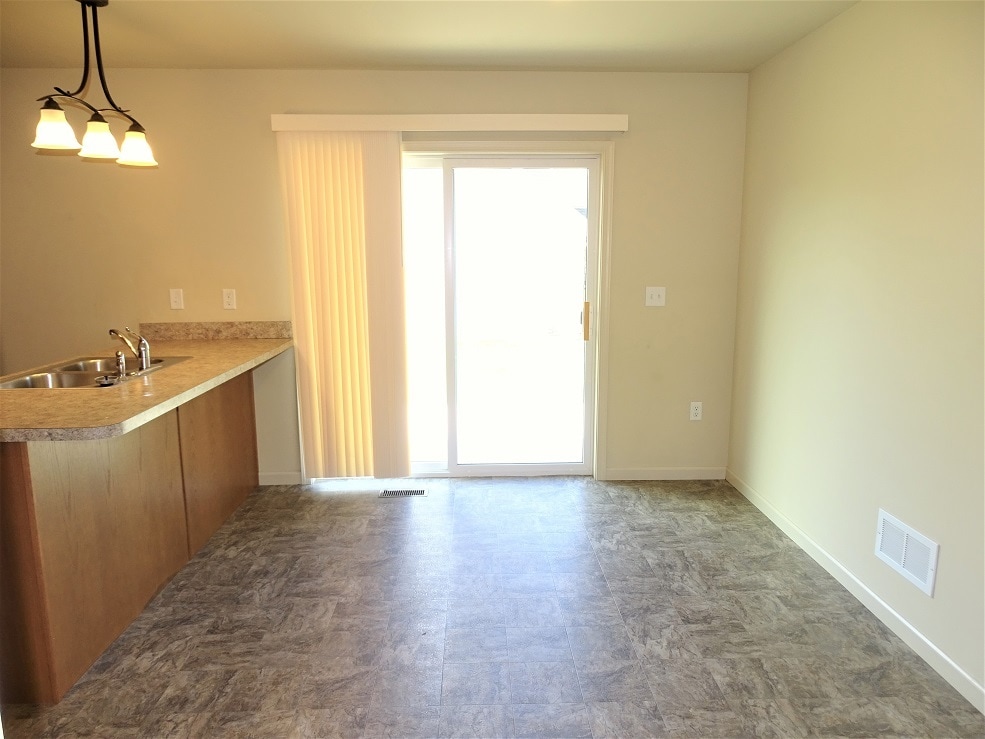 Building Photo - 402 Marlene Way