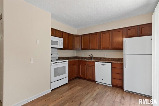 Building Photo - 8 Sundowner Ln