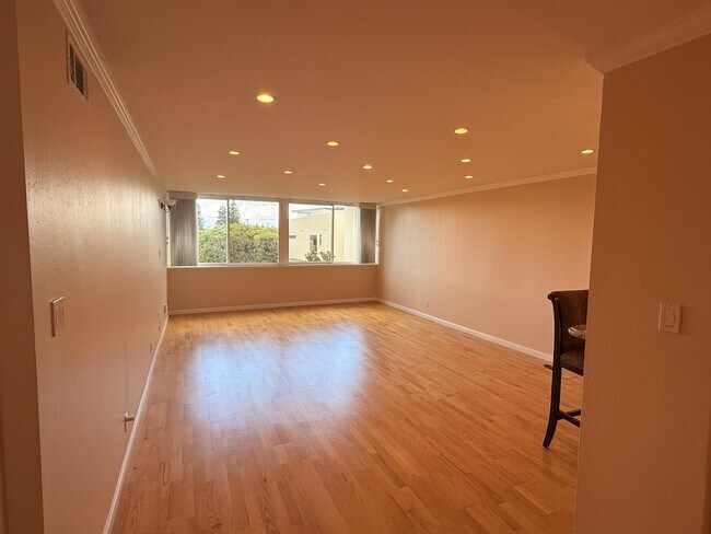 Building Photo - 200 Elm St