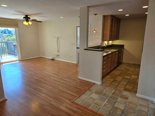Building Photo - 7130 Shoreline Dr