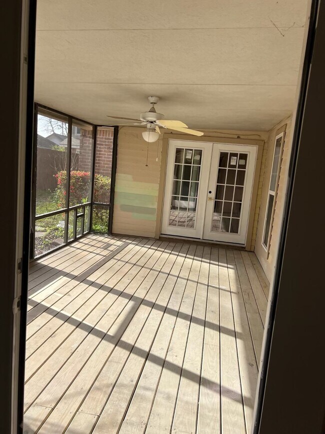 Building Photo - 14127 Sandfield Dr