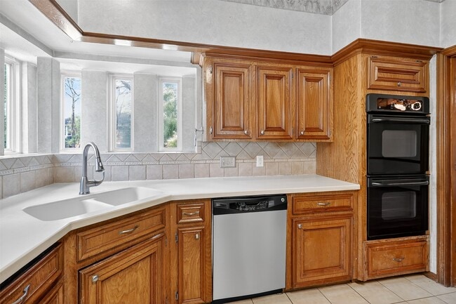 Building Photo - 18307 Forest Elms Dr