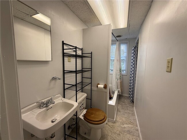 Building Photo - 138 Wall St