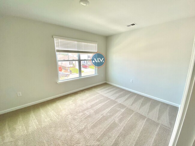 Building Photo - 1729 Sanctum St