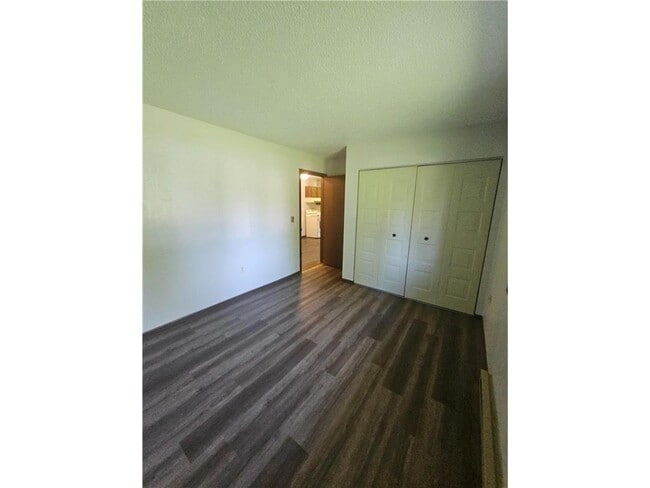 Building Photo - 551 Lakeview Rd