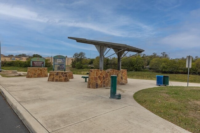 Building Photo - 125 Forrest Ave