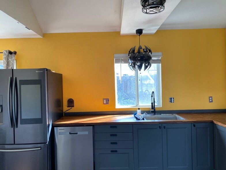 Kitchen - 1253 Ravenshoe Way