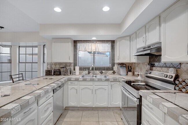 Building Photo - 5431 W Cochise Dr