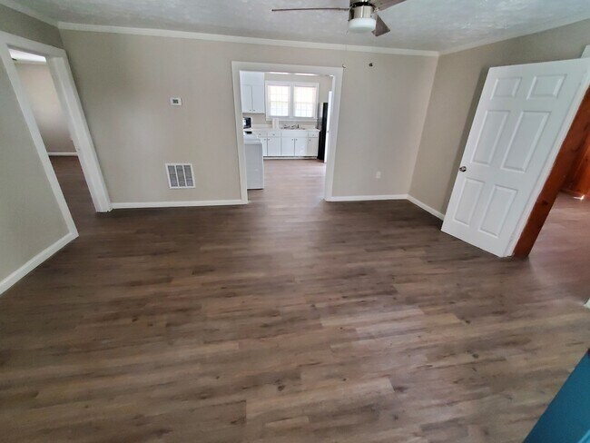 Building Photo - 1713 Darwin Rd SE