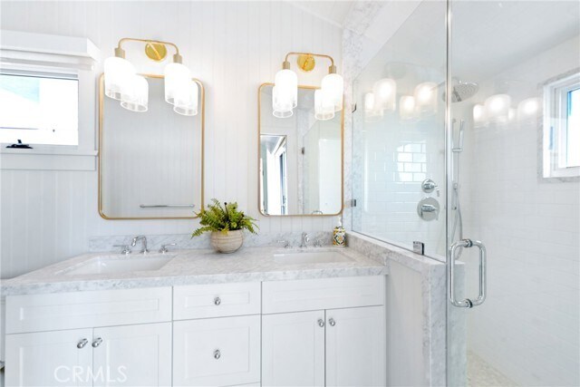 Building Photo - 360 Cliff Dr