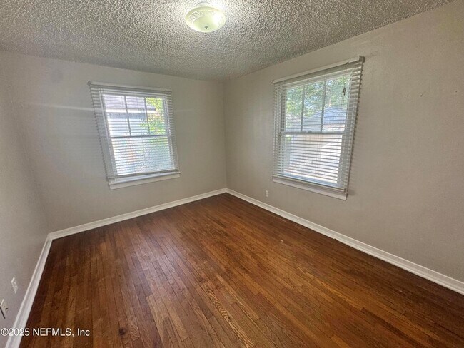 Building Photo - 4050 Dellwood Ave