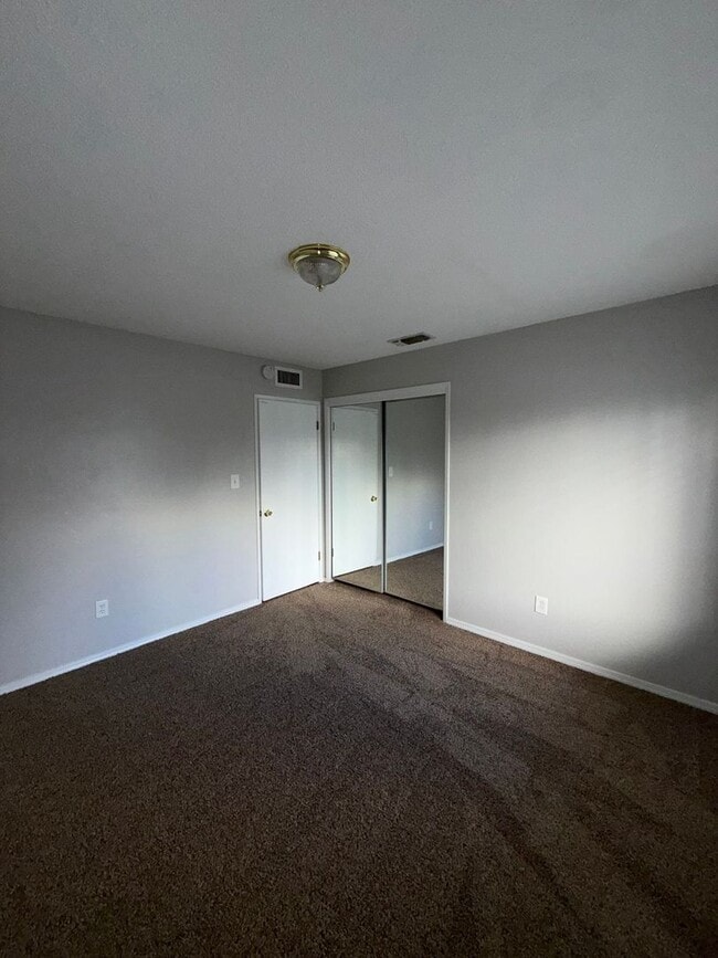 Building Photo - Beautiful 4 Bedroom House in NW Bakersfield with Pool!