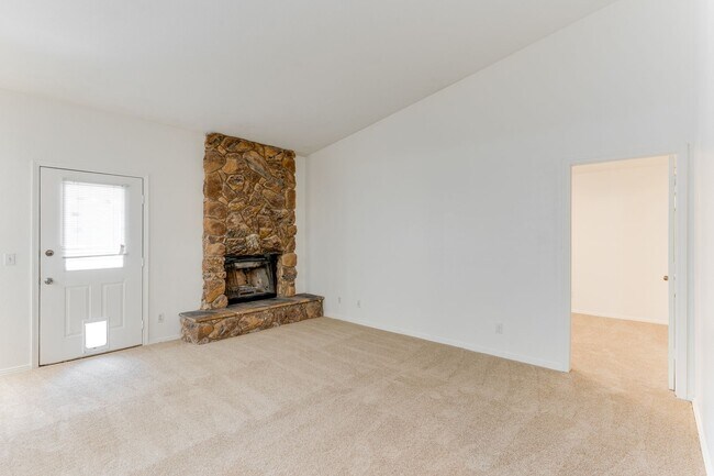 Building Photo - 1607 Justin Ct