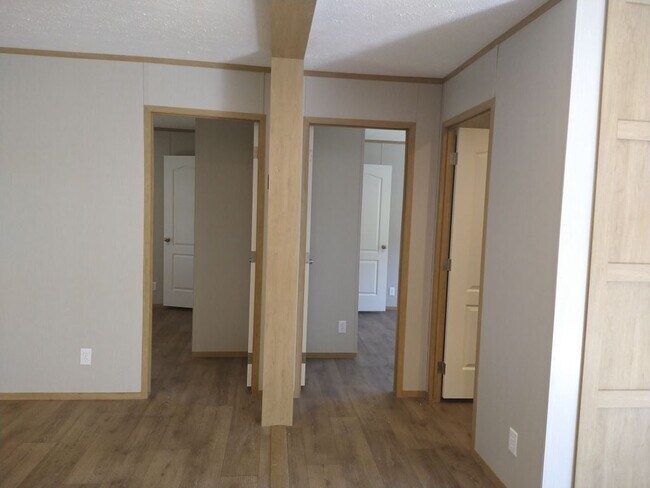 Building Photo - 5507 Annette St