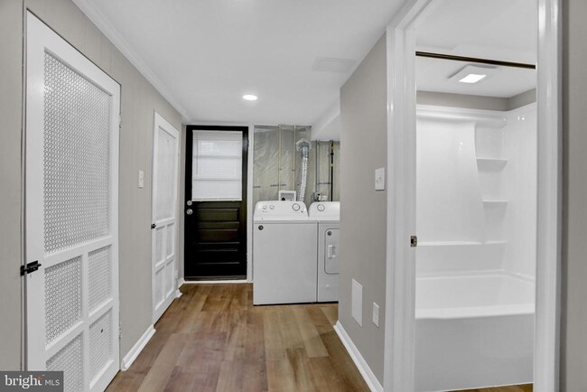 Building Photo - 2857 Plainfield Rd