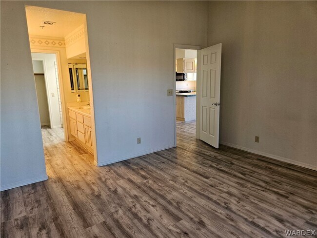 Building Photo - 2022 Merrill Ln