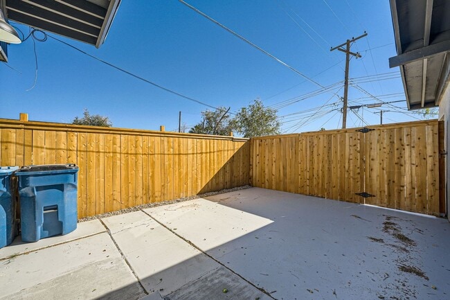 Building Photo - Stunning 2 Bedroom Newly Remodeled Modern Unit in Downtown Las Vegas