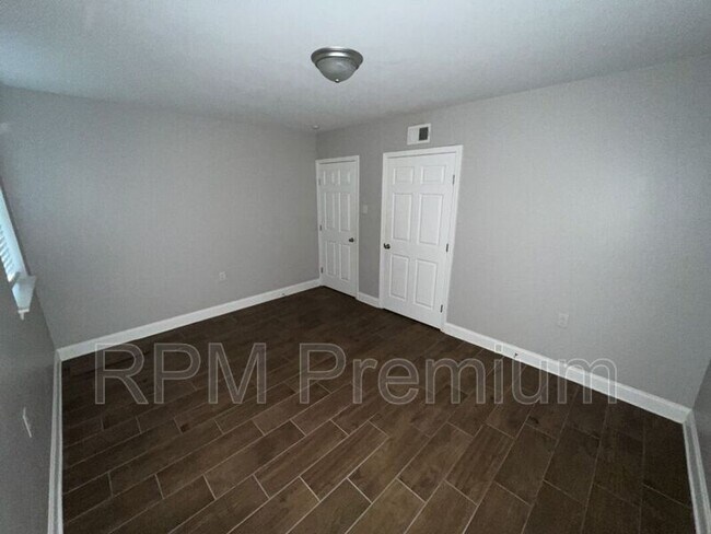 Building Photo - 4922 Sunnybrook Dr