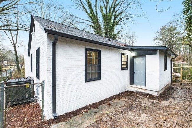 Building Photo - 160 Adeline Ave NW
