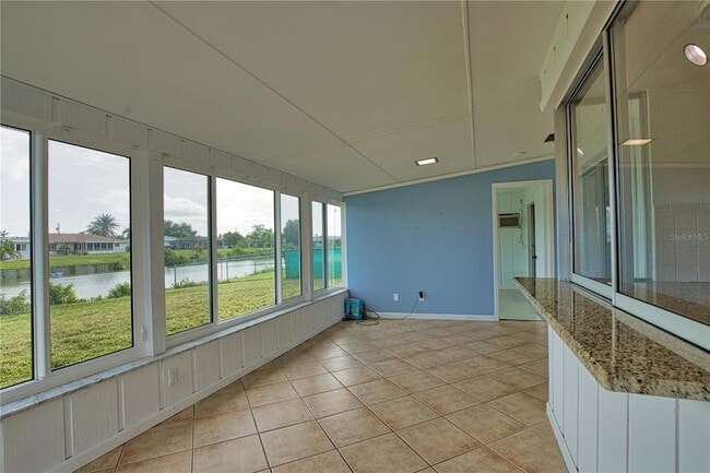 Building Photo - 1325 Cambridge Dr