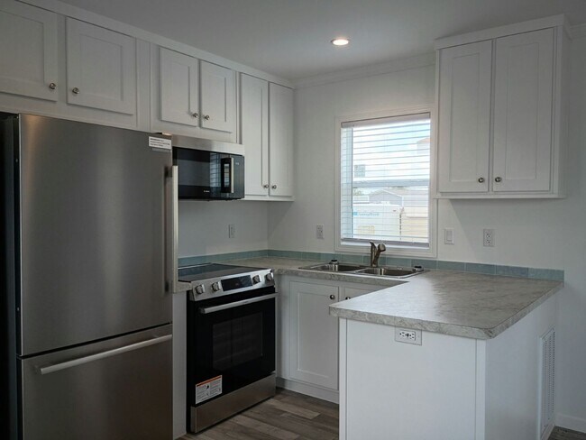 Building Photo - 38 Lily Dr